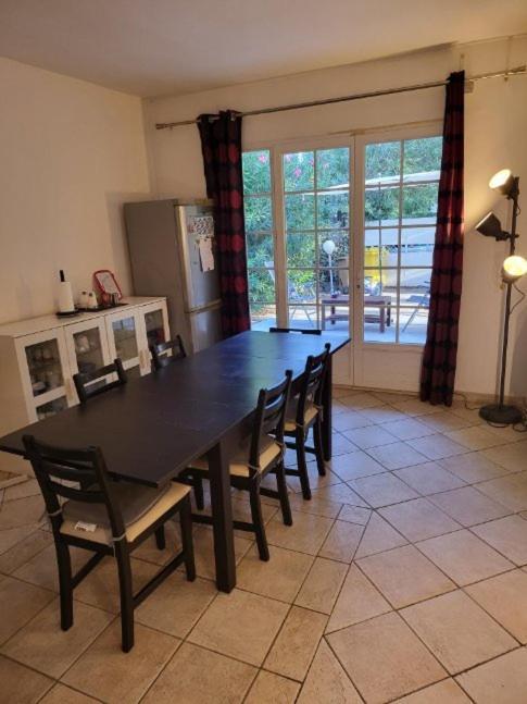 Grande Maison Avec 5 Chambres Et Jardin Avignon Exteriör bild
