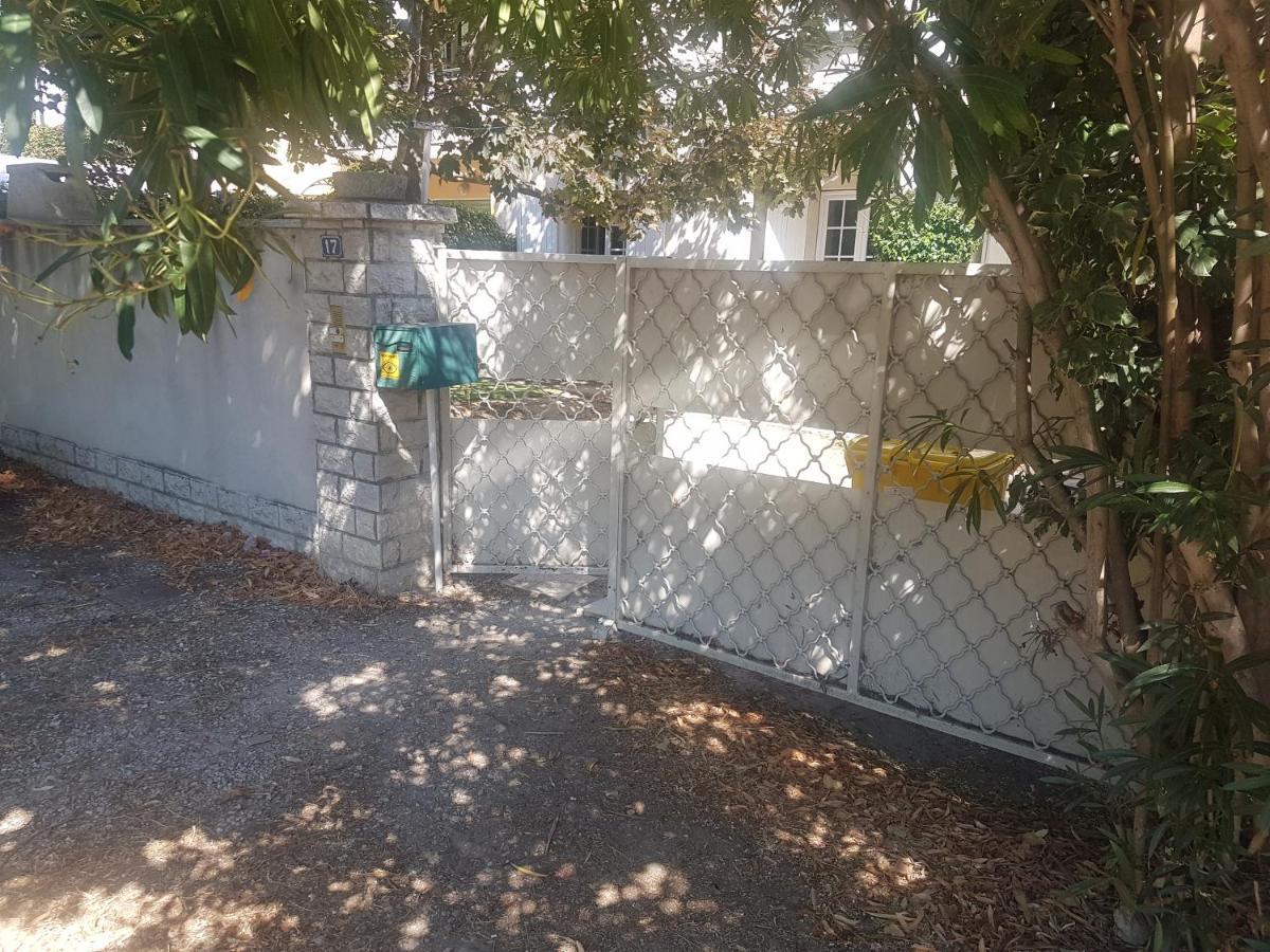 Grande Maison Avec 5 Chambres Et Jardin Avignon Exteriör bild