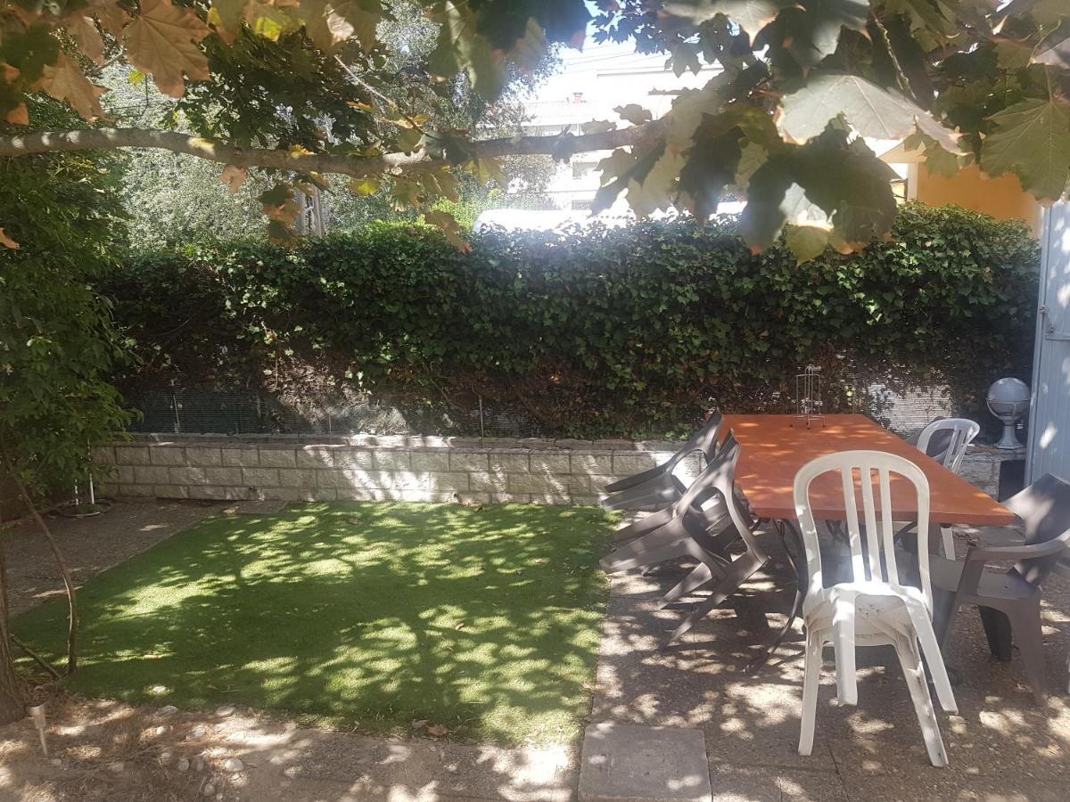Grande Maison Avec 5 Chambres Et Jardin Avignon Exteriör bild