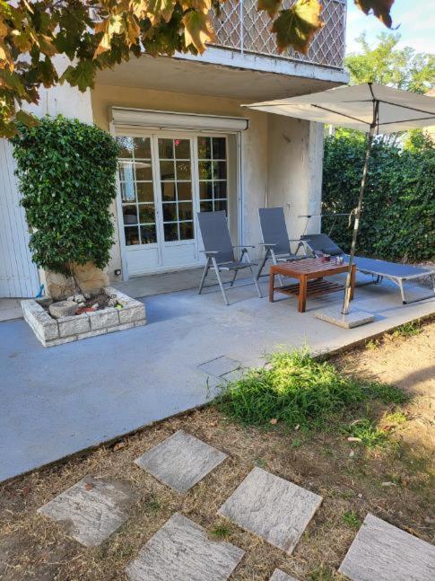 Grande Maison Avec 5 Chambres Et Jardin Avignon Exteriör bild